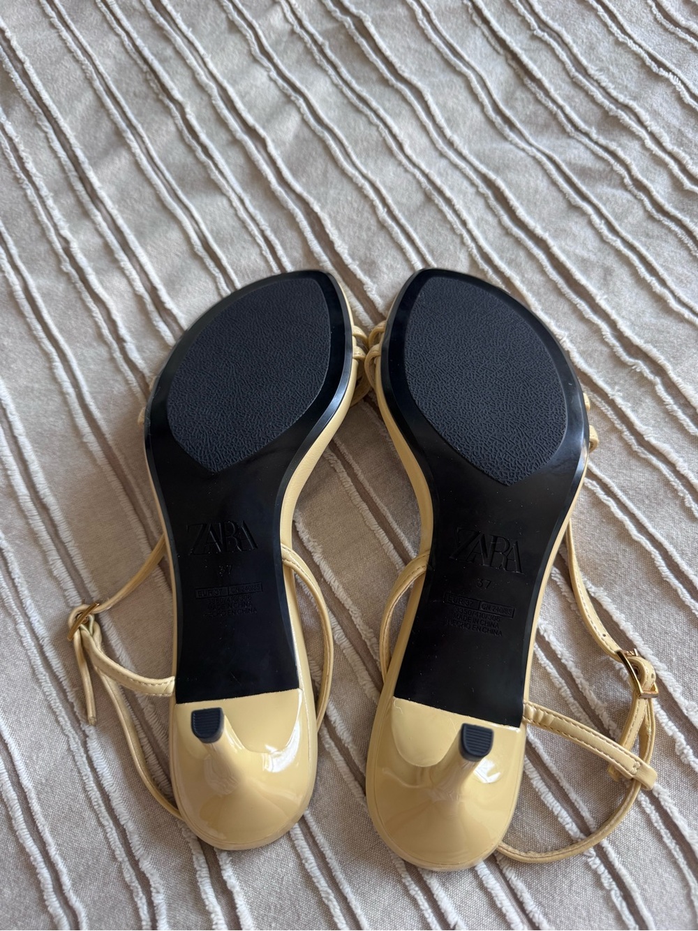 Zara Yellow Kitten Heel NWOT - Picture 4 of 6